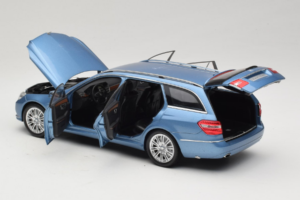 Mercedes E-Class W212 Estate Indigolith Metallic Blue Minichamps 1:18 B66962449 Pressofusione — immagine 5 di 8