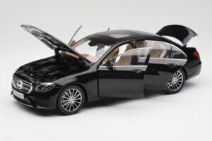 Mercedes E-Class W213 Obsidian Nero iScale 1:18 B66960380 Pressofusione — immagine 2 di 8