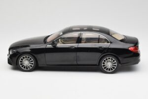 Mercedes E-Class W213 Obsidian Nero iScale 1:18 B66960380 Pressofusione — immagine 4 di 8