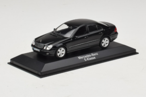 Mercedes E-Class W211 Nero Minichamps 1:43 B66961950 Pressofusione — immagine 2 di 4