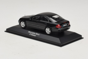 Mercedes E-Class W211 Nero Minichamps 1:43 B66961950 Pressofusione — immagine 3 di 4