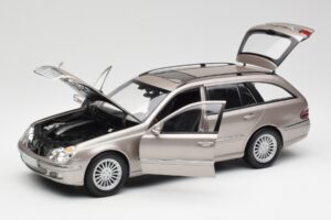 Mercedes E320 CDI W210 Station Wagon Cubanite Argento Kyosho 1:18 B66962188 Pressofusione — immagine 2 di 8