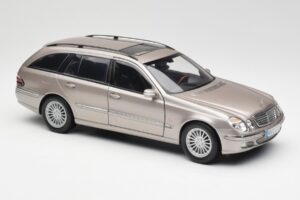 Mercedes E320 CDI W210 Station Wagon Cubanite Argento Kyosho 1:18 B66962188 Pressofusione — immagine 6 di 8
