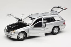 Mercedes E320 T-Modell S210 Elegance Argento Kyosho 1:18 B66962166 Pressofusione — immagine 2 di 8