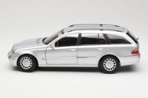Mercedes E320 T-Modell S210 Elegance Argento Kyosho 1:18 B66962166 Pressofusione — immagine 4 di 8