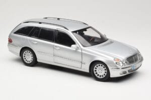 Mercedes E320 T-Modell S210 Elegance Argento Kyosho 1:18 B66962166 Pressofusione — immagine 6 di 8