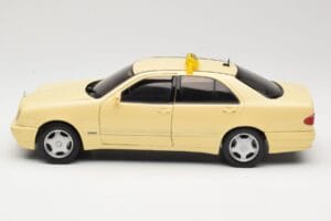 Mercedes E320 W210 Taxi Sun Star 1:18 1160 Pressofusione — immagine 4 di 8