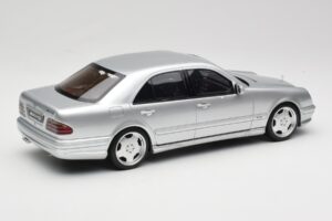 Mercedes E55 AMG W210 Brilliant Silver Otto 1:18 OT459 Resina — immagine 2 di 6