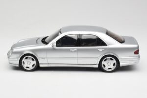 Mercedes E55 AMG W210 Brilliant Silver Otto 1:18 OT459 Resina — immagine 3 di 6