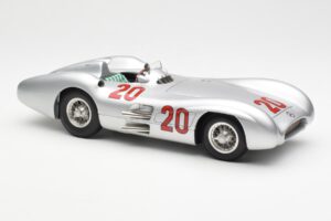 Mercedes W196 Streamliner #20 K. Kling French GP 1954 CMC 1:18 M-128B Pressofusione — immagine 4 di 6