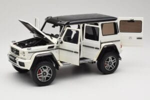 Mercedes G 63 AMG 4x4 Squared Polar White Almost Real 1:18 820203 Pressofusione — immagine 2 di 8