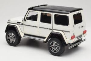 Mercedes G 63 AMG 4x4 Squared Polar White Almost Real 1:18 820203 Pressofusione — immagine 7 di 8