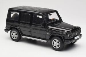 Mercedes G-Class G 500 W463 Smaragd Black Metallic AUTOart 1:18 76101 Pressofusione — immagine 6 di 8