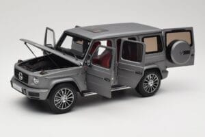 Mercedes G-Class G500 W463A Designo Platinum Magno Minichamps 1:18 B66960811 Pressofusione — immagine 2 di 8