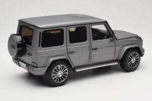 Mercedes G-Class G500 W463A Designo Platinum Magno Minichamps 1:18 B66960811 Pressofusione — immagine 3 di 8