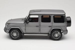 Mercedes G-Class G500 W463A Designo Platinum Magno Minichamps 1:18 B66960811 Pressofusione — immagine 4 di 8