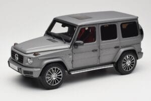 Mercedes G-Class G500 W463A Designo Platinum Magno Minichamps 1:18 B66960811 Pressofusione