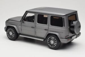 Mercedes G-Class G500 W463A Designo Platinum Magno Minichamps 1:18 B66960811 Pressofusione — immagine 7 di 8