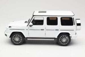 Mercedes G-Class G 500 W463A Diamond White Metallic Minichamps 1:18 113037111 Pressofusione — immagine 4 di 8