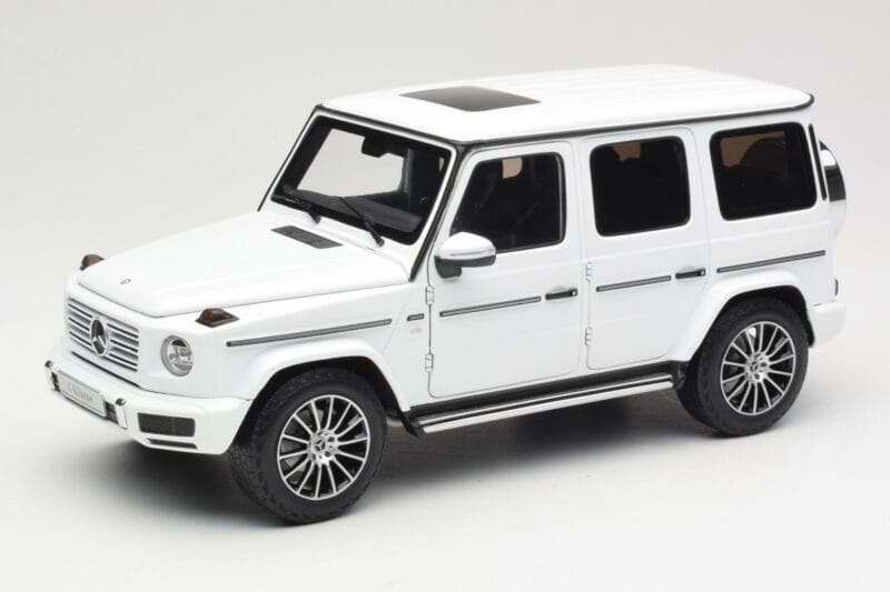Mercedes G-Class G 500 W463A Diamond White Metallic Minichamps 1:18 113037111 Pressofusione