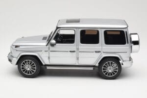 Mercedes G-Class G 500 W463A Iridium Silver Metallic Minichamps 1:18 113037112 Pressofusione — immagine 4 di 8