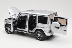 Mercedes G-Class G 500 W463A Iridium Silver Metallic Minichamps 1:18 113037112 Pressofusione — immagine 5 di 8