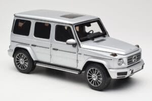 Mercedes G-Class G 500 W463A Iridium Silver Metallic Minichamps 1:18 113037112 Pressofusione — immagine 6 di 8