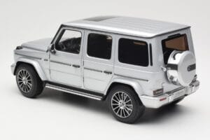 Mercedes G-Class G 500 W463A Iridium Silver Metallic Minichamps 1:18 113037112 Pressofusione — immagine 7 di 8