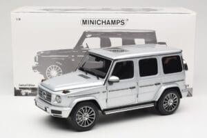 Mercedes G-Class G 500 W463A Iridium Silver Metallic Minichamps 1:18 113037112 Pressofusione — immagine 8 di 8