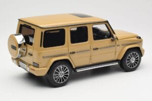 Mercedes G-Class G 500 W463A Solarbeam Yellow Metallic Minichamps 1:18 113037108 Pressofusione — immagine 3 di 8