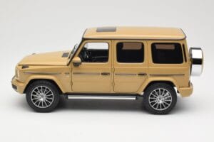 Mercedes G-Class G 500 W463A Solarbeam Yellow Metallic Minichamps 1:18 113037108 Pressofusione — immagine 4 di 8