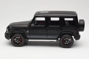 Mercedes G-Class G63 AMG W463A Matt Black Minichamps 1:18 110037064 Pressofusione — immagine 4 di 8