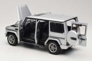 Mercedes G55 AMG W463 Argento AUTOart 1:18 76247 Pressofusione — immagine 5 di 8