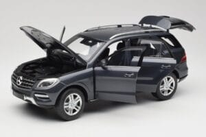 Mercedes M-Class W164 Grey Metallic Minichamps 1:18 100030100 Pressofusione — immagine 2 di 8