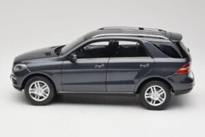 Mercedes M-Class W164 Grey Metallic Minichamps 1:18 100030100 Pressofusione — immagine 4 di 8