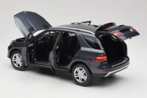 Mercedes M-Class W164 Grey Metallic Minichamps 1:18 100030100 Pressofusione — immagine 5 di 8