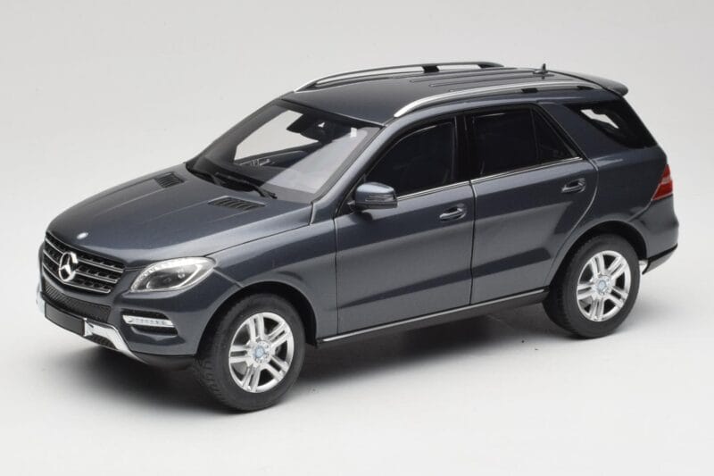 Mercedes M-Class W164 Grey Metallic Minichamps 1:18 100030100 Pressofusione