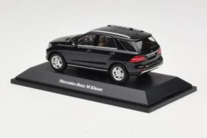 Mercedes M-Class W166 Obsidian Black Metallic Minichamps 1:43 B66960060 Pressofusione — immagine 3 di 4