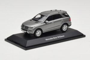 Mercedes M-Class W166 Palladium Silver Metallic Minichamps 1:43 B66960061 Pressofusione — immagine 2 di 4