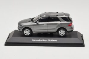 Mercedes M-Class W166 Palladium Silver Metallic Minichamps 1:43 B66960061 Pressofusione
