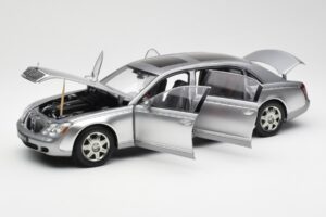 Maybach 62 LWB Himalaya Argento Dealer Edition AUTOart 1:18 B66962178 Pressofusione — immagine 2 di 8