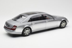 Maybach 62 LWB Himalaya Argento Dealer Edition AUTOart 1:18 B66962178 Pressofusione — immagine 3 di 8