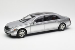 Maybach 62 LWB Himalaya Argento Dealer Edition AUTOart 1:18 B66962178 Pressofusione