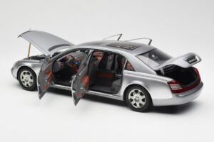 Maybach 62 LWB Himalaya Argento Dealer Edition AUTOart 1:18 B66962178 Pressofusione — immagine 5 di 8