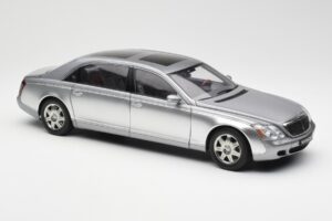 Maybach 62 LWB Himalaya Argento Dealer Edition AUTOart 1:18 B66962178 Pressofusione — immagine 6 di 8