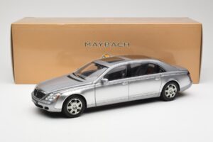 Maybach 62 LWB Himalaya Argento Dealer Edition AUTOart 1:18 B66962178 Pressofusione — immagine 8 di 8