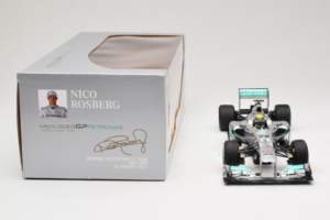 Mercedes MGP W02 #8 N. Rosberg Mercedes GP 2011 Minichamps 1:18 110110008 Pressofusione — immagine 6 di 7