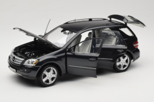 Mercedes ML W164 Obsidian Black Edizione Concessionaria Minichamps 1:18 B66962321 Pressofusione — immagine 2 di 8