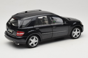 Mercedes ML W164 Obsidian Black Edizione Concessionaria Minichamps 1:18 B66962321 Pressofusione — immagine 3 di 8