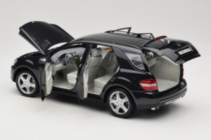 Mercedes ML W164 Obsidian Black Edizione Concessionaria Minichamps 1:18 B66962321 Pressofusione — immagine 5 di 8
